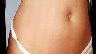 I love watching this steamy livecam show