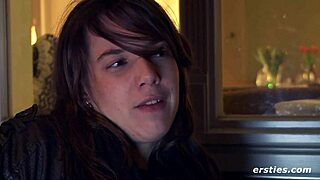 r�si fingers clit intimately on shaved pussy 👅💦