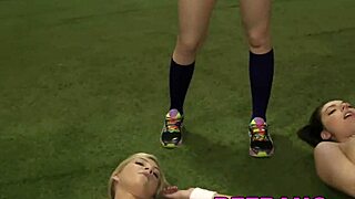 Young dykes eat petite pussies in wild grass orgy