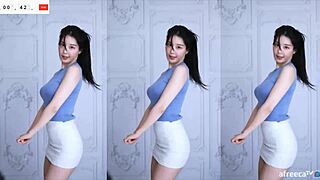 Dominant Korean Prostitute Demands Rough Service