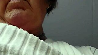 Wanna see my hairy beaver gush wet?