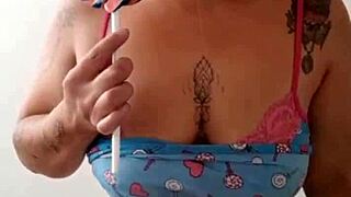 chupando um homem como puta e uma delicia total safada