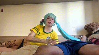 amberzinha rocks hatsune miku cosplay with intense qrozne pounding