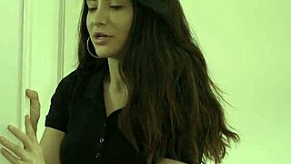 redhead gets her pussy licked by hot masseuse 😍👅