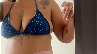 Exhibitionist Flashes Big Swollen Pussy After Night Out