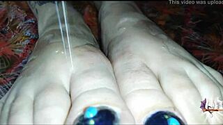 i pour oil on my sexy tattooed feet for your hot footjob jerk off