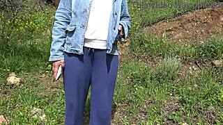 american tourist in saudi arabia shocked as sextoy dealer gapes her big pussy with used dildo