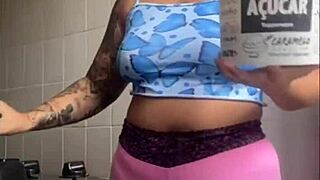 exhibitionist aching to flash her swollen big pussy