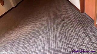 quedo con dos amigas HOTEL lick pussy session