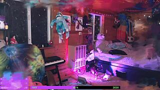 hey check out this blonde camgirl playin with her titties n ass