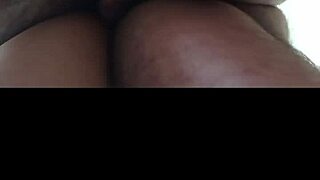 Neighbor sneaks in and pounds curvy mature milf doggystyle on her bed 😈🍑🔥