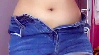 Vietnam girl teases in fun show 😘🇻🇳