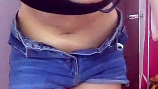 Vietnam girl teases in fun show 😘🇻🇳