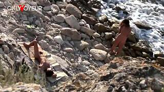 I can't resist this horny beach chick's wild stranger fuck