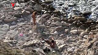 I can't resist this horny beach chick's wild stranger fuck