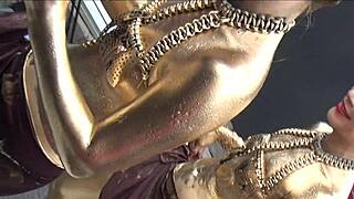 i see nipples slip during gold powder show