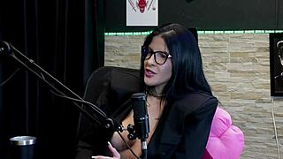 Leticia Braga chats swing casting with Tifany see through fun