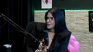 Leticia Braga chats swing casting with Tifany see through fun