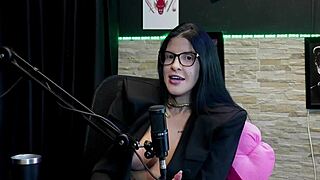 Leticia Braga chats swing casting with Tifany see through fun