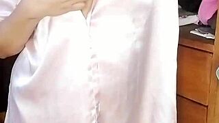 i can't stop fingering my wet pussy in this leaked argentine milf video