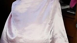 i can't stop fingering my wet pussy in this leaked argentine milf video