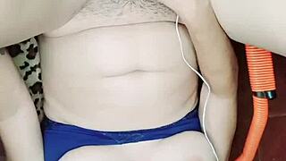 This huge dildo thrusts deep feels so good squirting everywhere