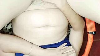 This huge dildo thrusts deep feels so good squirting everywhere