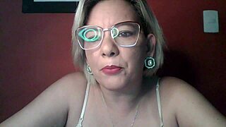 WATCH this erotic GOZEI fill her tight BUCETAO wonder