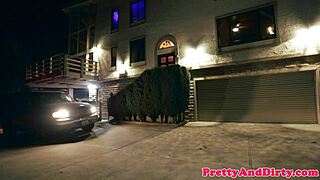 chauffeur hardfucks picked up big tits babe