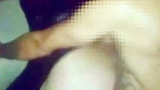 deixei os dois gozarem dentro de mim, gozaram litros de cum quente!