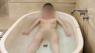 Japanese college cutie relaxes in steamy bath time