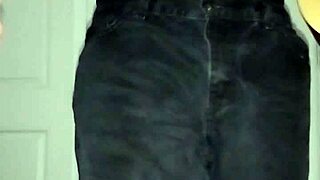 Continuing Her Energetic Singing and Dancing Performance for Free