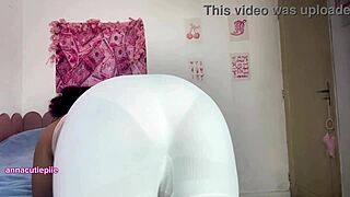 damn, this curvy babe farts loud in tight shorts