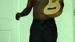 Continuing Her Energetic Singing and Dancing Performance for Free