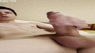 whoa this big cock twink sprays cum like crazy hose!