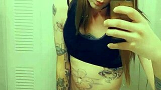 hey wanna see my satin panties bulge as i rub clitty hard?