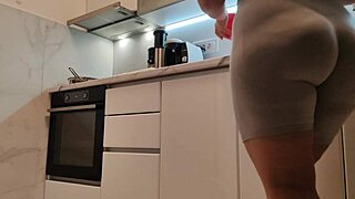 🍑 pawg teen in tight yoga shorts preps food in kitchen 🔥