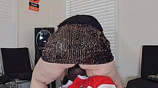 Fat Ass White Girl Facesits Black Guy Fingering Pussy in Clinic