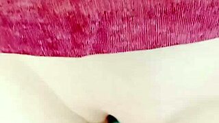 Mature Shaved Pussy Lips Grind Wet!