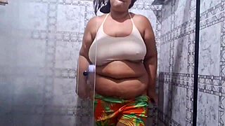 depilando gostoso com um squirt natalino bem molhado e safado