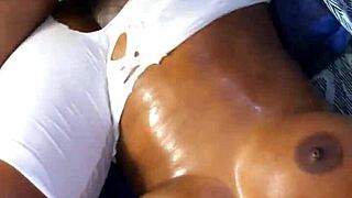 Hot amateur couple's romantic cowgirl pussy ride on chia bed