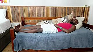 puta que pariu, esse pau é gigante pra caber no meu cuzinho! 😱🍑