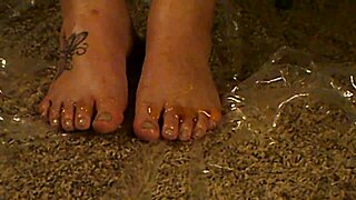 Foot Play Queen Indulges in Dirty Cum Messy Toe Fetish