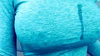 bimbo fingers her wet pussy on webcam having the most fun ever!