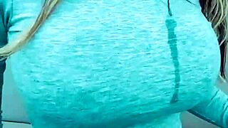 bimbo fingers her wet pussy on webcam having the most fun ever!