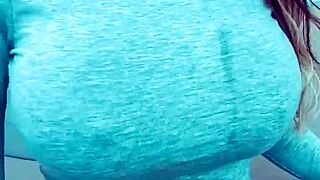 bimbo fingers her wet pussy on webcam having the most fun ever!