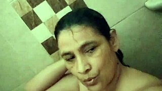 Colombian milf masturbates wildly!