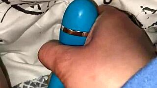 😈 milf vibes her horny 18+ pussy to wild orgasm