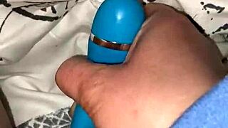 😈 milf vibes her horny 18+ pussy to wild orgasm