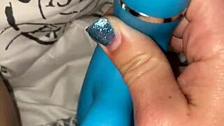 😈 milf vibes her horny 18+ pussy to wild orgasm